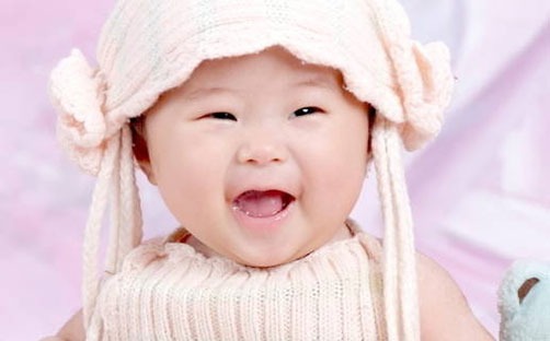 带草字头的字女孩取名,2021年女宝宝如何取名-第1张图片