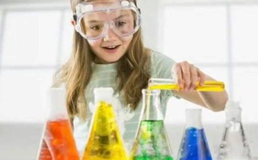 牛年女孩取名草字头最吉利的字,2021年女宝宝好听名字-第1张图片