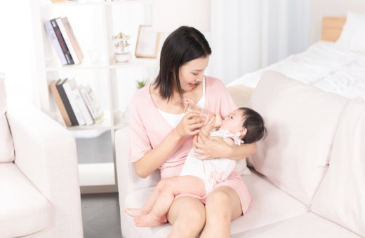 2022年5月1日劳动节出生的宝宝是什么命,四月初一的宝宝八字起名